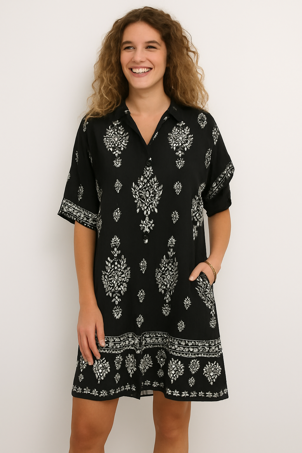 Selena | Robe confortable et fluide à manches courtes – Parfaite pour une conduit décontractée et élégante